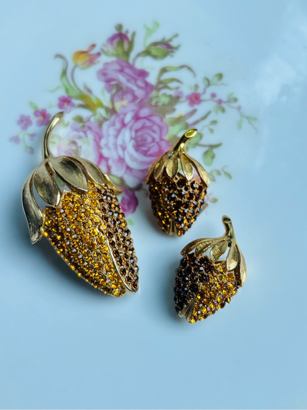 Vintage Hobe pine cone shaped brooch and clip-on earrings
